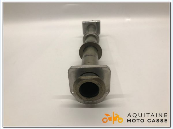 AXE DE ROUE ARRIÈRE SUZUKI GSXR 600 2004