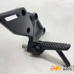 PLATINE AVANT DROITE HONDA CB 650 R 2023