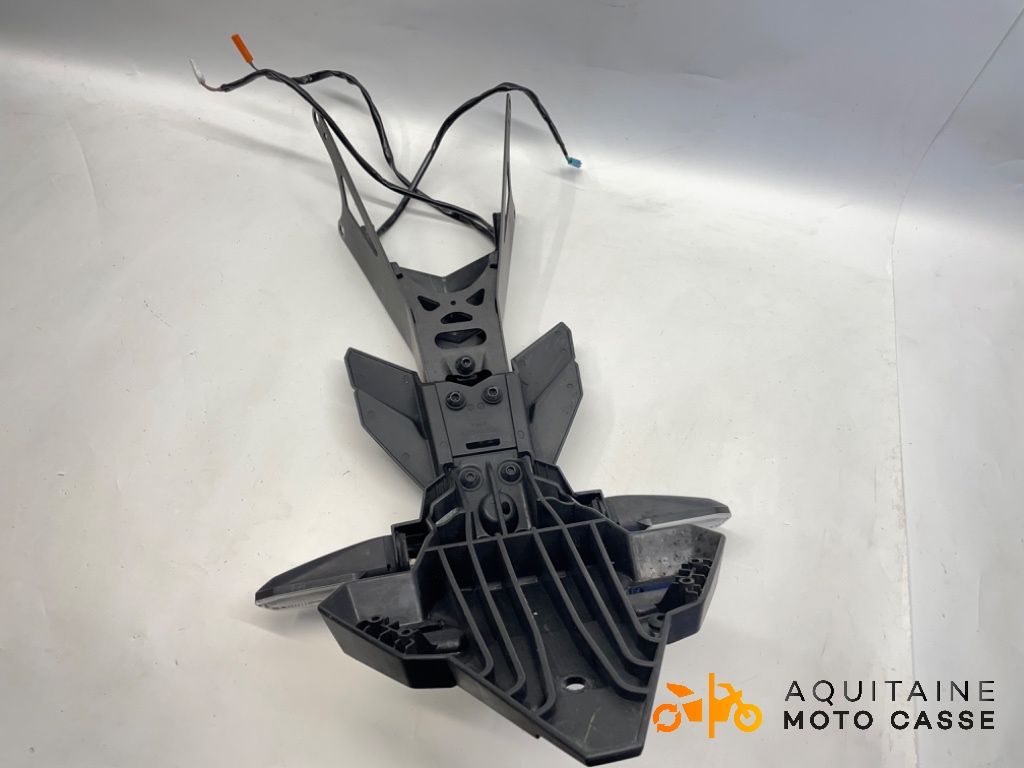 SUPPORT DE PLAQUE HONDA CB 650 R 2023