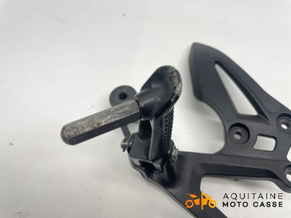 PLATINE AVANT DROITE SUZUKI GSXS 1000 2019