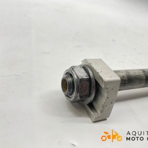 AXE DE ROUE ARRIÈRE TRIUMPH DAYTONA 675 2010