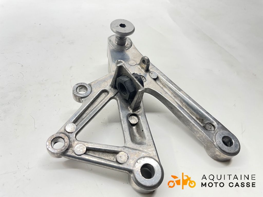 PLATINE AVANT DROITE TRIUMPH DAYTONA 675 2010