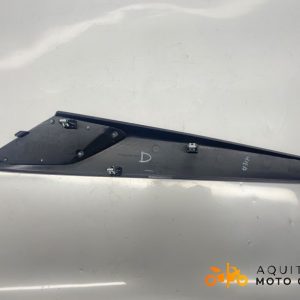 CACHE LATÉRAL INTERMÉDIAIRE DROIT APRILIA SXR 50 2024