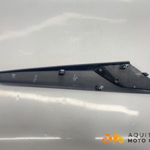 CACHE LATÉRAL INTERMÉDIAIRE GAUCHE APRILIA SXR 50 2024