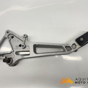 PLATINE AVANT DROITE HONDA HORNET 600 2004