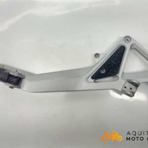 PLATINE AVANT DROITE HONDA HORNET 600 2004