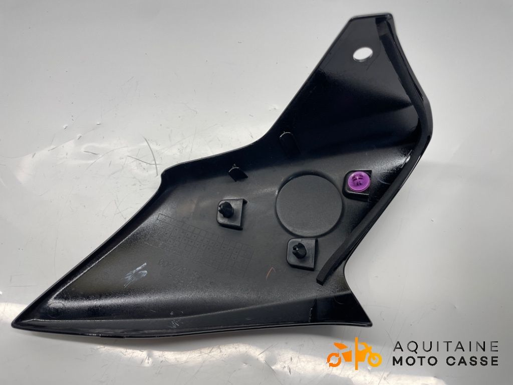 ÉCOPE DE RÉSERVOIR DROIT YAMAHA MT 09 SP 2023