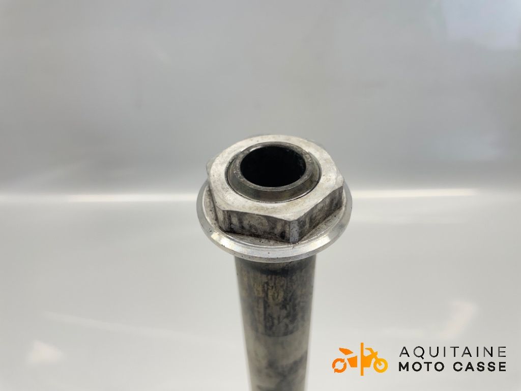 AXE DE ROUE AVANT YAMAHA R 6 2017